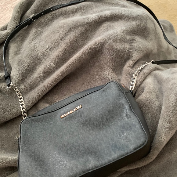 Michael Kors crossbody - Picture 1 of 5
